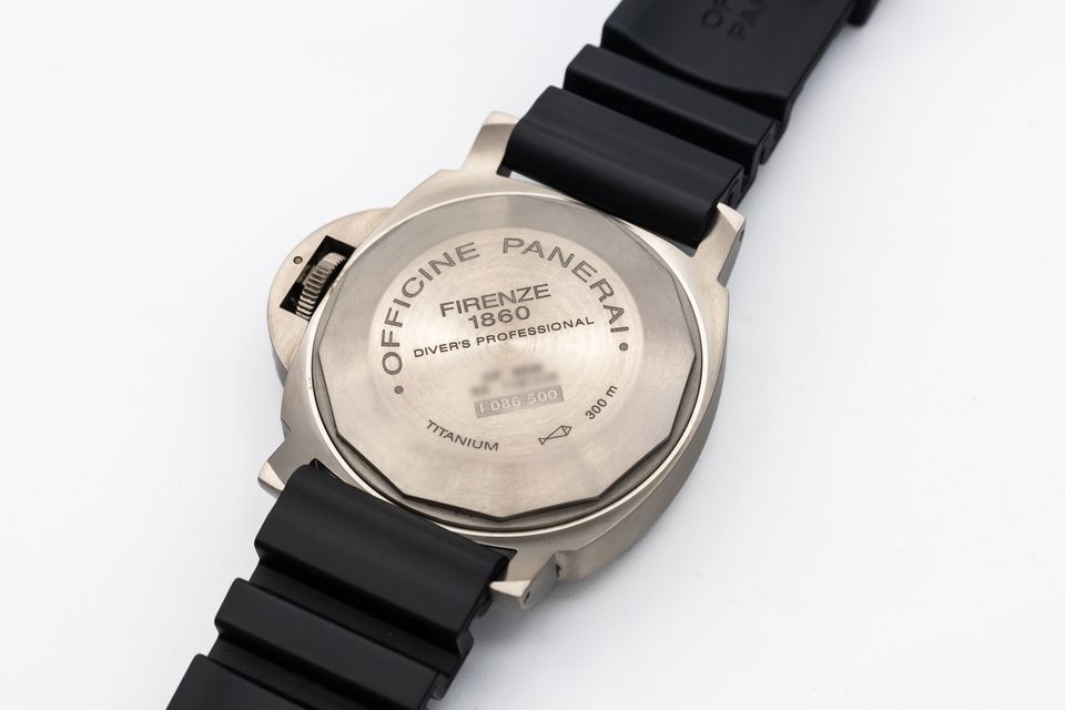Panerai Luminor Submersible PAM00025 Image 4